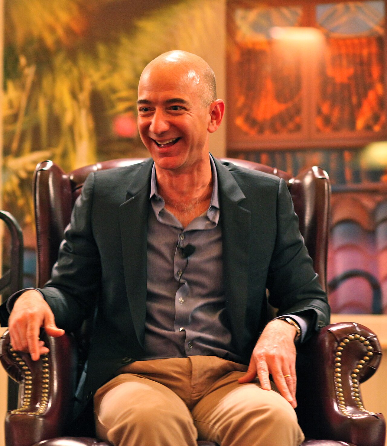 Jeff Bezos ride durante gli ENCORE Awards del 2010