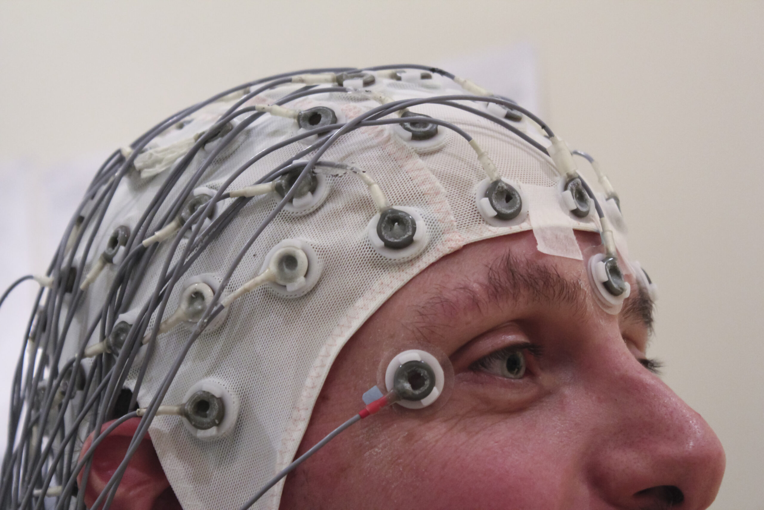 Il pensiero che muove un cursore: la storia delle interfacce cervello-computer